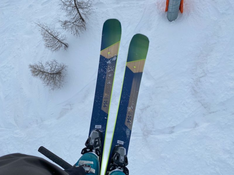 Close up of the Wedze ski 177cm in length, 83mm underfoot with a radius of 16.7